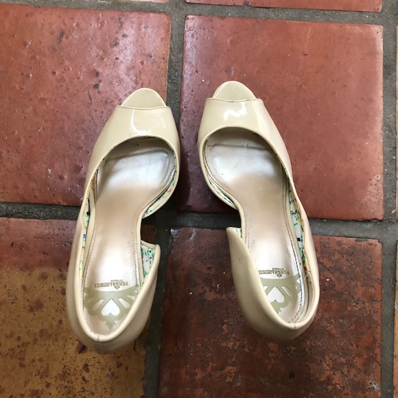 Women’s Heels - Picture 2 of 3